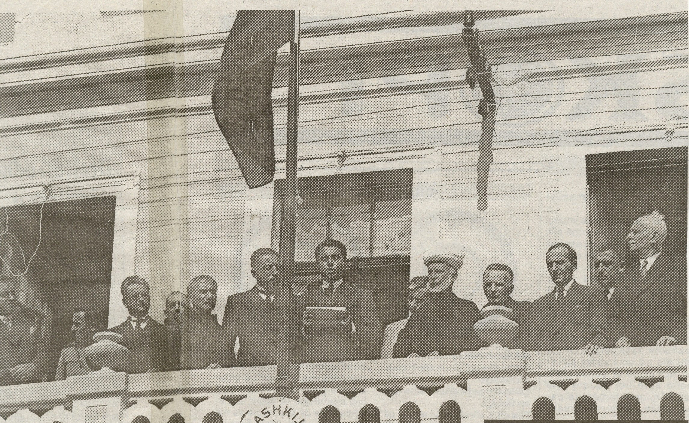 Fotoja origjinale e ceremonisë për Topullin, para se të manipulohej