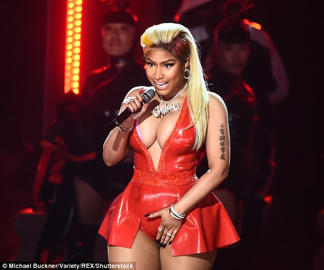 4D9A09F100000578-5881477-Glam_Nicki_appeared_with_a_full_face_of_makeup_that_featured_dar-a-5_1529925043176