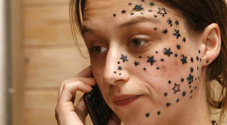 2424810-stars-on-face-tattoo-ppcorn-1530622049-728-93cbd4df5b-1530713328