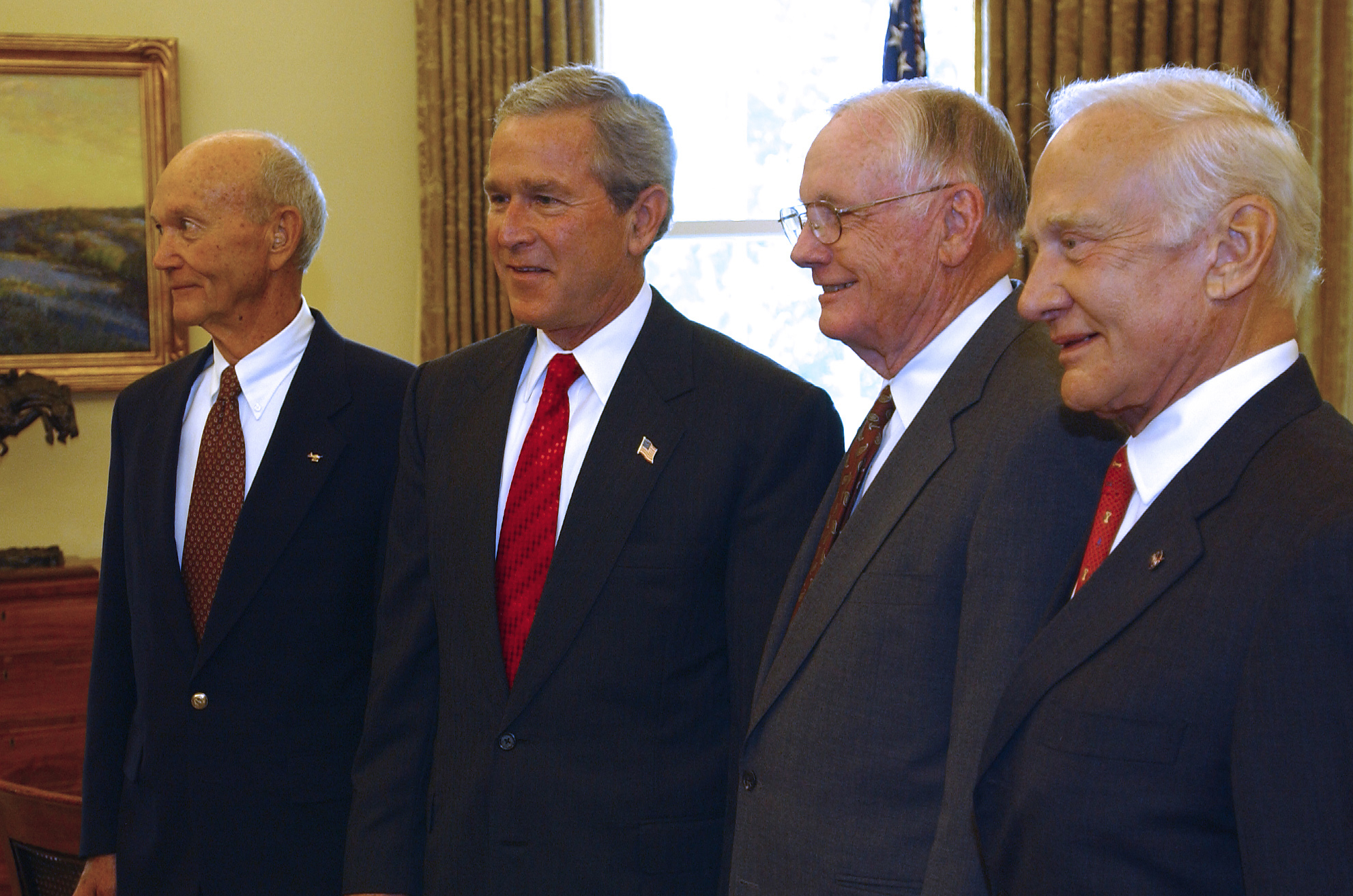 Nw Shtwpinw e Bardhw, presidenti amerikan Bush, pret tre astronautwt