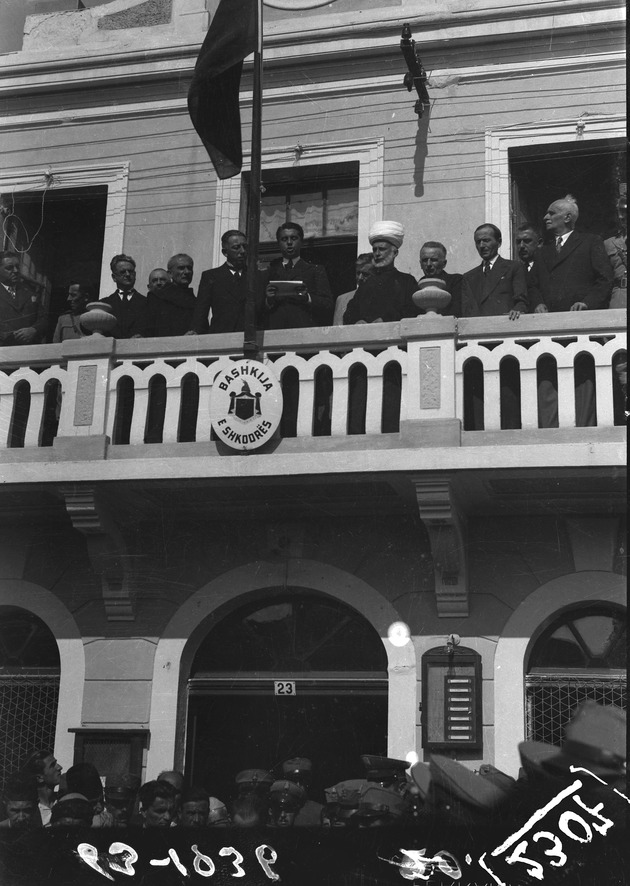 Ceremonia e çvarrimit te Çerçiz Topullit dhe Mustafa Qullit. 1936. Muzeu Kombëtar i Fotografisë _Marubi_