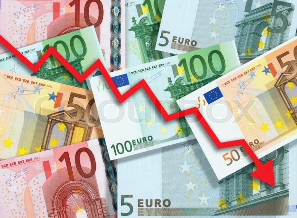 Këmbimi valutor 24 shkurt/ Me sa blihen e shiten dollari dhe euro, çfarë ndodh me monedhat e tjera