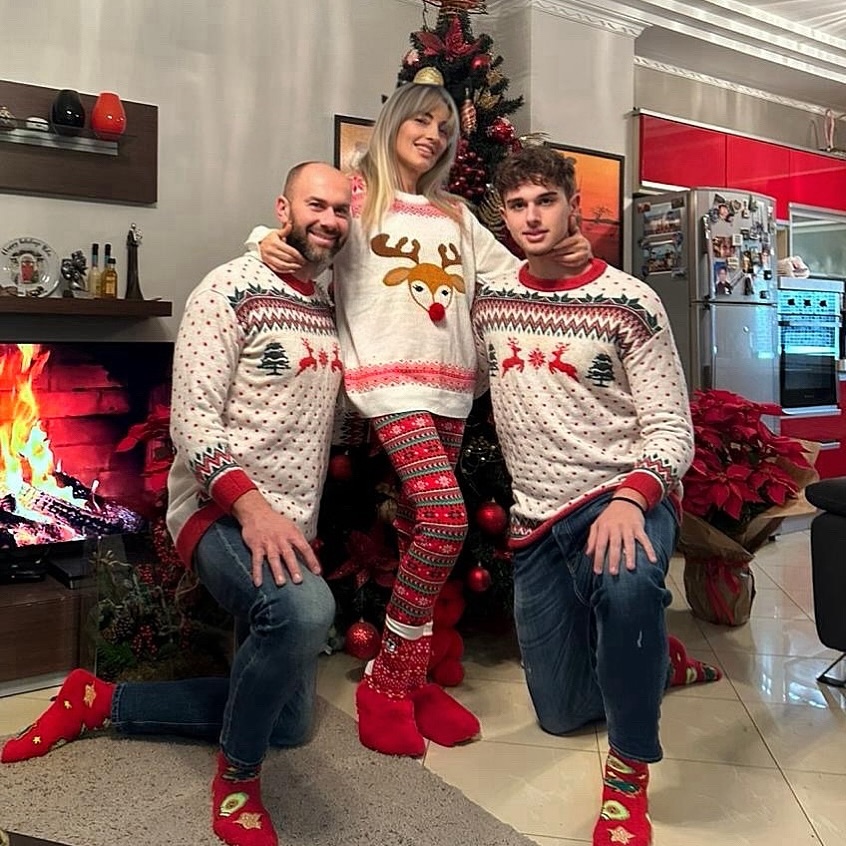 Nuk arrite ta postoje për Krishtlindje”- Anna Lika publikon foton e fundit  të së ëmës me familjen: Të premtoj që s'do na shohësh kurrë me lot ne sy -  Gazeta Shqiptare Online