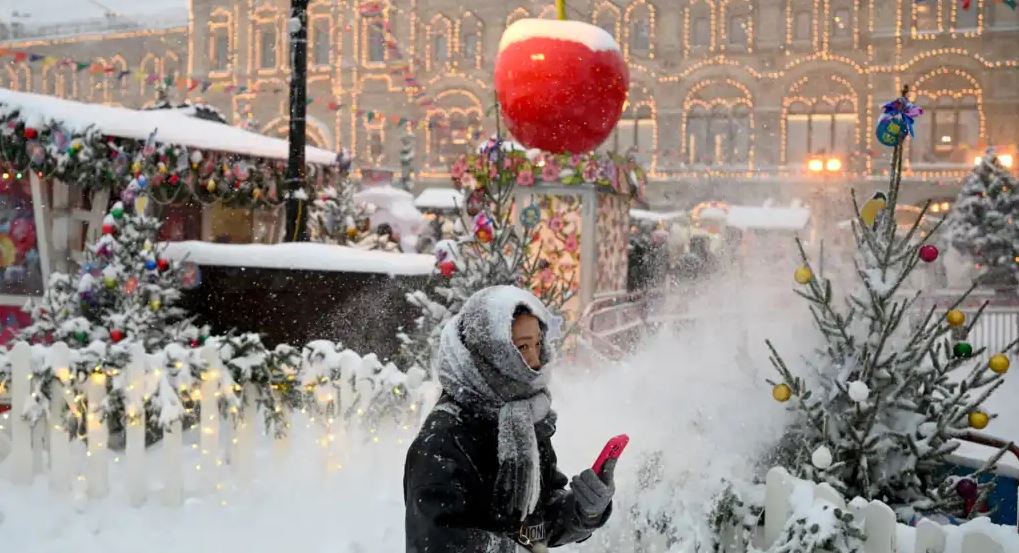 Borë dhe acar/ Rusia ‘pushtohet’ nga moti i keq, temperaturat në Siberi bien në -56 gradë