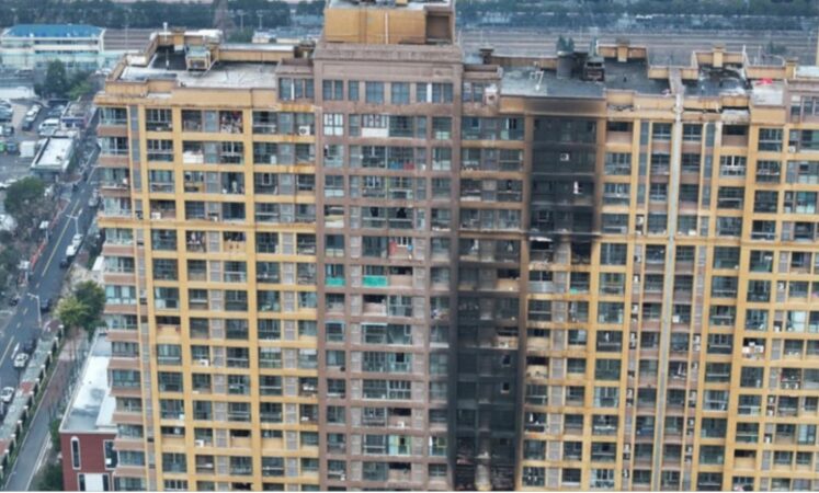 VIDEO/ Zjarr në një kompleks apartamentesh, 15 persona humbin jetën dhe 44 të tjerë plagosen