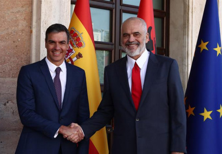 Bashkëshortja e tij po hetohet për korrupsion, Rama mesazh kryeministrit të Spanjës: Kurrë mos u dorëzo, e vërteta do të mbizotërojë