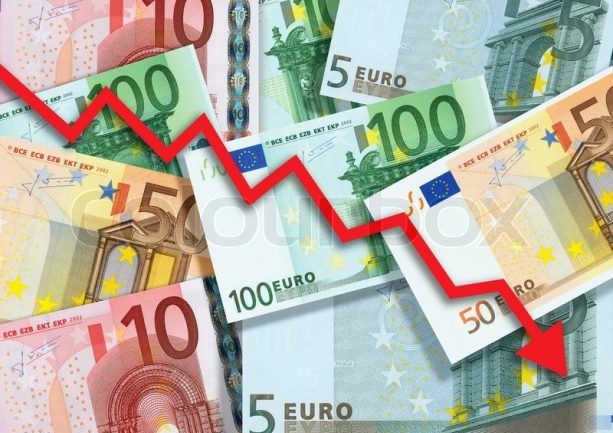 Këmbimi valutor 23 prill/ Bie dollari dhe paundi, por çfarë ndodh me euron dhe monedhat e tjera
