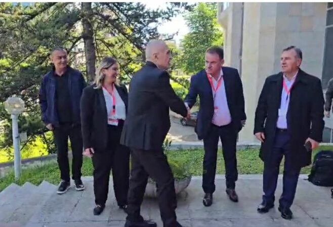 Konventa Kombëtare e PL-së, Ilir Meta mbërrin në Pallatin e Kongreseve