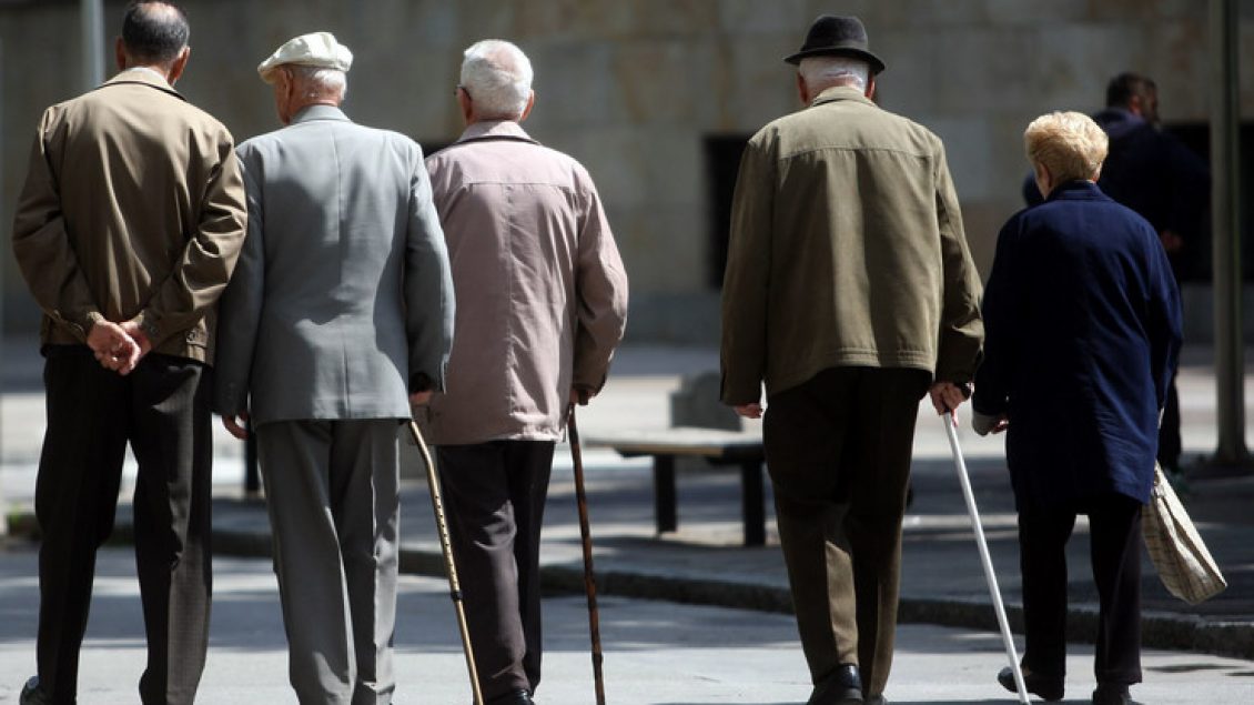 Rritet numri i pensionistëve më 2023, por jo përfitimet, qeveria shpenzon më pak