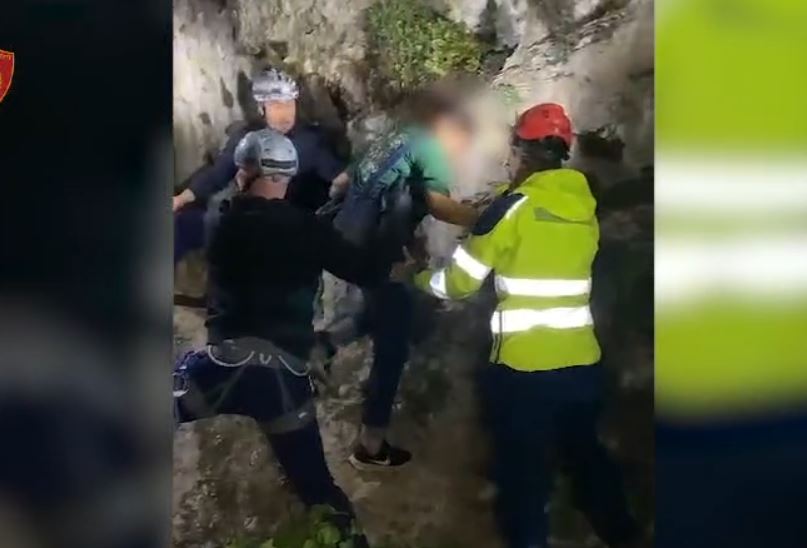 Për disa orë të bllokuar tek “Shpella e Pëllumbasit”, mes errësirës dhe terrenit të vështirë shpëtohen 5 turistë britanikë