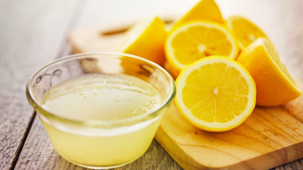 Një lugë lëng limoni çdo ditë për të ulur kolesterolin e lartë, ja si ta konsumoni dhe shtoni në vaktet tuaja